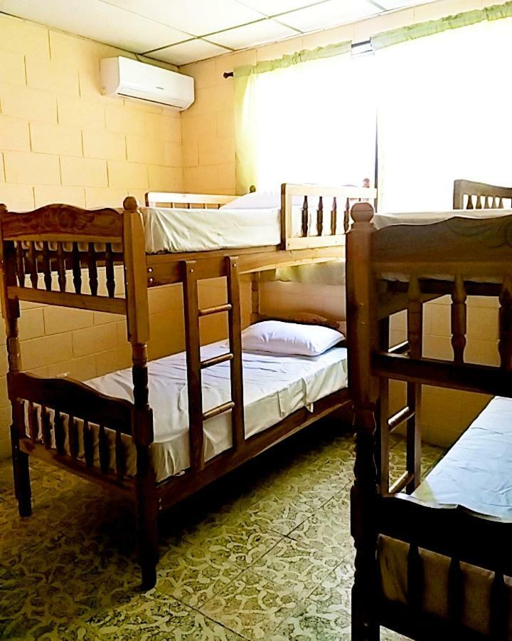 Hostal Dona Marta San Salvador Kültér fotó